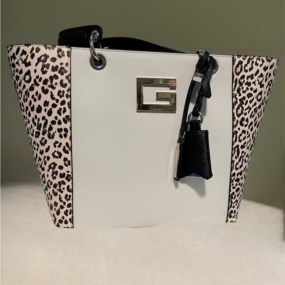 GUESS HANDBAG **BRAND NEW